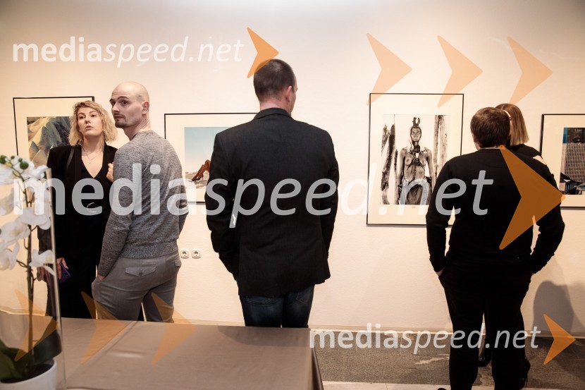 Odprtje fotografske razstave Aleša Bravničarja z naslovom Boginje