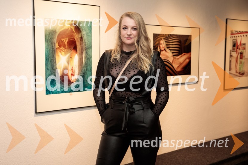 Odprtje fotografske razstave Aleša Bravničarja z naslovom Boginje