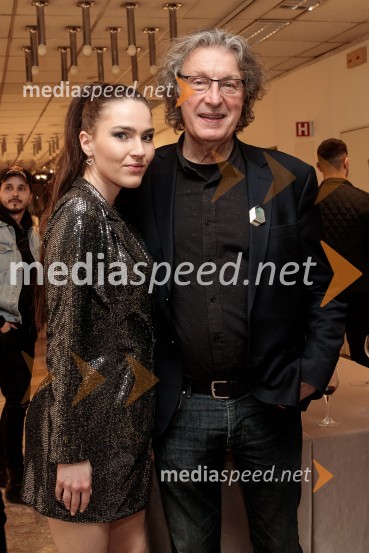  Gaja Bobek;  ... Odprtje fotografske razstave Aleša Bravničarja z naslovom Boginje