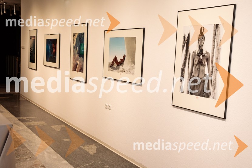 Odprtje fotografske razstave Aleša Bravničarja z naslovom Boginje