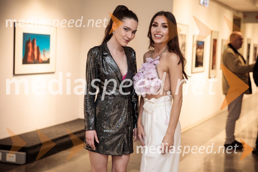  Gaja Bobek;  Anja Jenko, fotomodelOdprtje fotografske razstave Aleša Bravničarja z naslovom Boginje