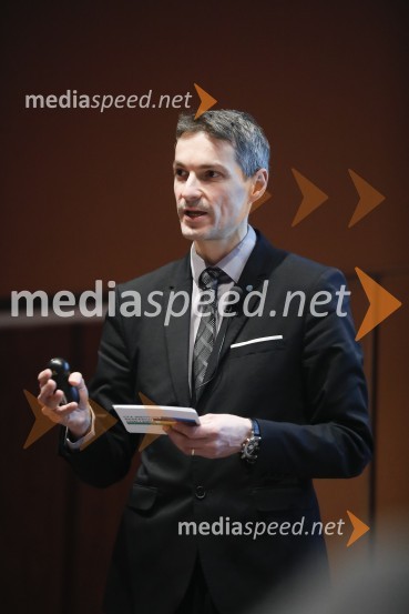  Bojan Ivanc, CFA, CAIA, član upravnega odbora društva CFA Slovenija in glavni ekonomist Analitike GZS, lokalni koordinator CFA Research Challenge 2018CFA Institute Research Challenge 2020