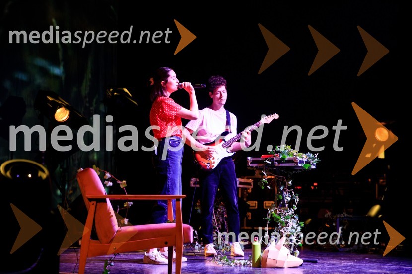  Zala Kralj, glasbenica;  Gašper  Šantl, glasbenikZALAGASPER, predstavitev prvenca