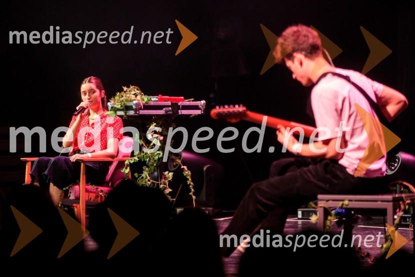  Zala Kralj, glasbenica;  Gašper  Šantl, glasbenikZALAGASPER, predstavitev prvenca