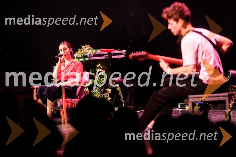  Zala Kralj, glasbenica;  Gašper  Šantl, glasbenikZALAGASPER, predstavitev prvenca