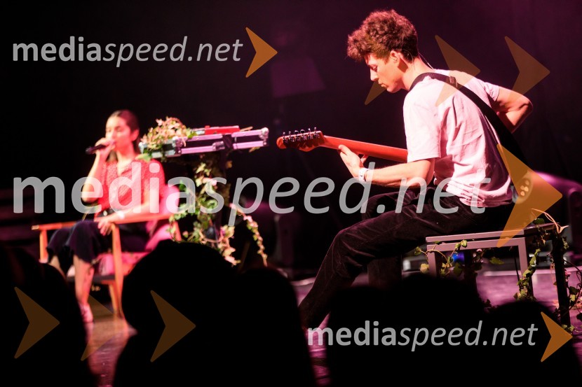  Zala Kralj, glasbenica;  Gašper  Šantl, glasbenikZALAGASPER, predstavitev prvenca