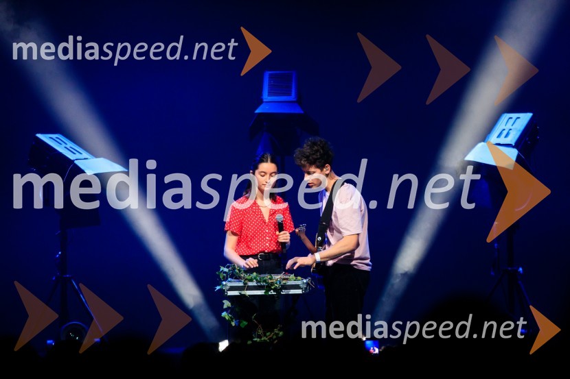  Zala Kralj, glasbenica;  Gašper  Šantl, glasbenikZALAGASPER, predstavitev prvenca