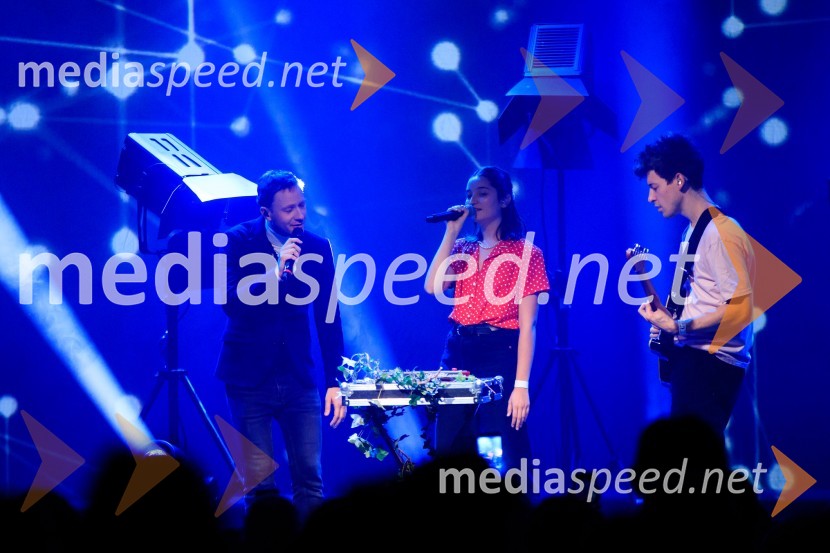  Klemen Slakonja, igralec, komik in TV voditelj;  Zala Kralj, glasbenica;  Gašper  Šantl, glasbenikZALAGASPER, predstavitev prvenca