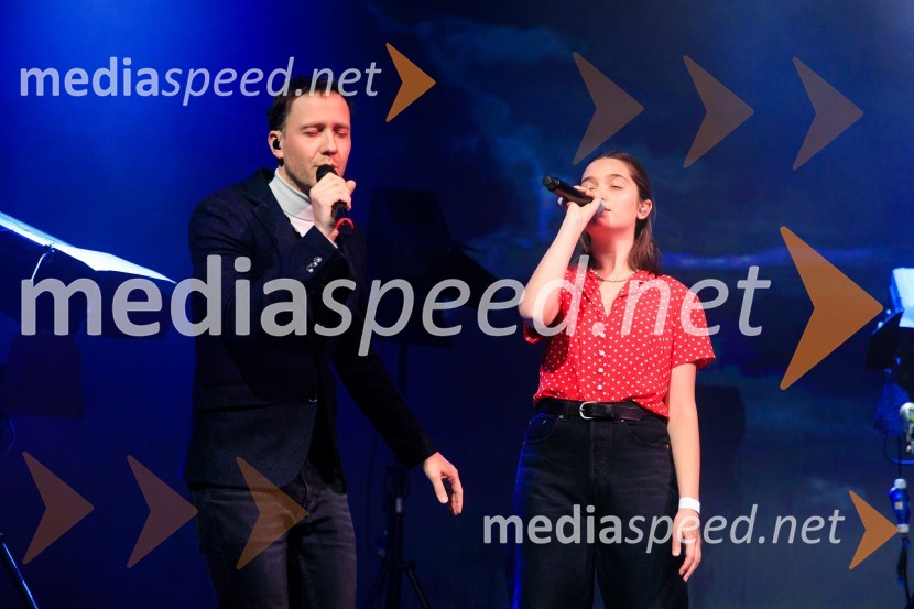  Klemen Slakonja, igralec, komik in TV voditelj;  Zala Kralj, glasbenicaZALAGASPER, predstavitev prvenca