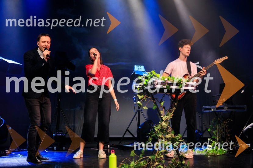  Klemen Slakonja, igralec, komik in TV voditelj;  Zala Kralj, glasbenica;  Gašper  Šantl, glasbenikZALAGASPER, predstavitev prvenca