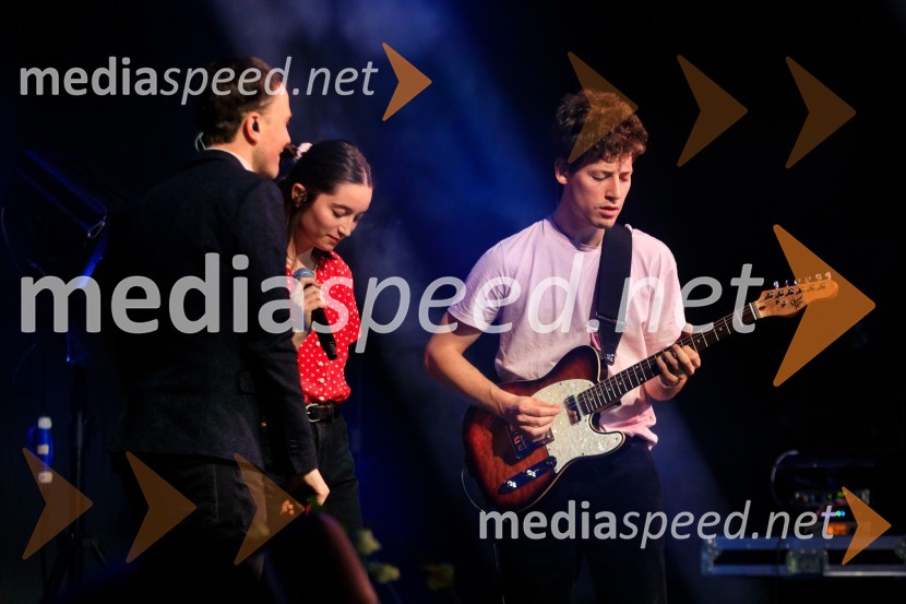  Klemen Slakonja, igralec, komik in TV voditelj;  Zala Kralj, glasbenica;  Gašper  Šantl, glasbenikZALAGASPER, predstavitev prvenca