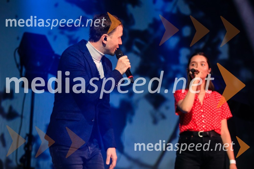  Klemen Slakonja, igralec, komik in TV voditelj;  Zala Kralj, glasbenicaZALAGASPER, predstavitev prvenca