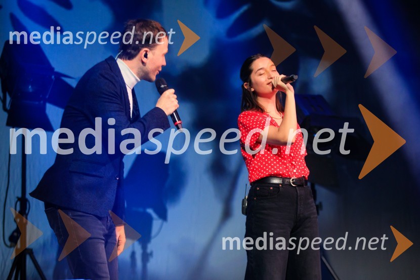  Klemen Slakonja, igralec, komik in TV voditelj;  Zala Kralj, glasbenicaZALAGASPER, predstavitev prvenca