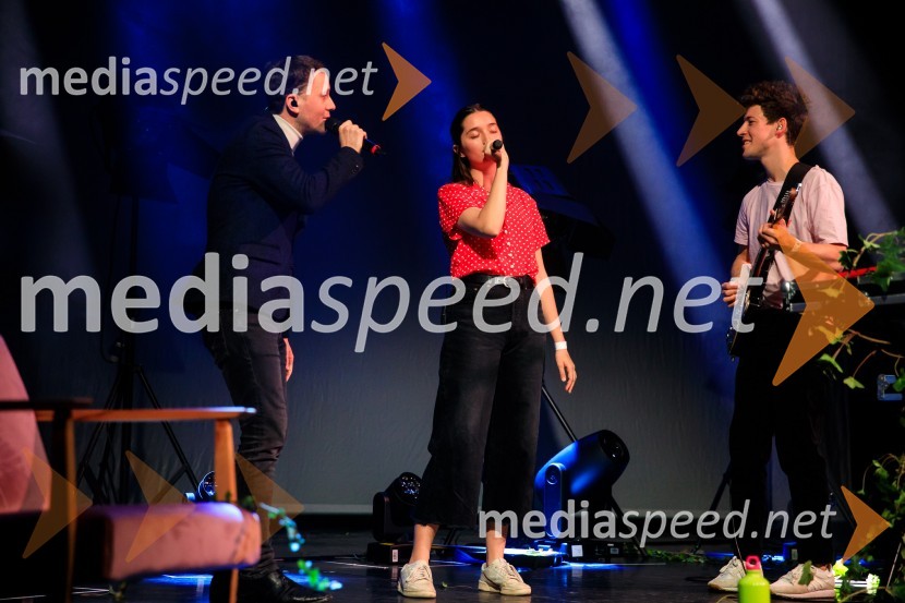  Klemen Slakonja, igralec, komik in TV voditelj;  Zala Kralj, glasbenica;  Gašper  Šantl, glasbenikZALAGASPER, predstavitev prvenca