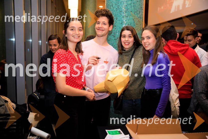  Zala Kralj, glasbenica;  Gašper  Šantl, glasbenik;  ... ;  ... ZALAGASPER, predstavitev prvenca