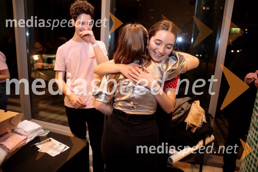  Gašper  Šantl, glasbenik;  Lina Kuduzović, pevka;  Zala Kralj, glasbenicaZALAGASPER, predstavitev prvenca