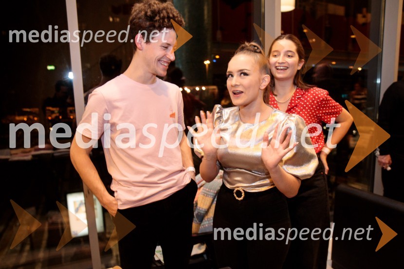  Gašper  Šantl, glasbenik;  Lina Kuduzović, pevka;  Zala Kralj, glasbenicaZALAGASPER, predstavitev prvenca