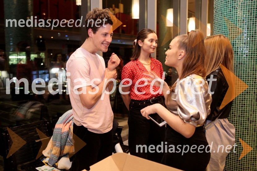  Gašper  Šantl, glasbenik;  Zala Kralj, glasbenica;  Lina Kuduzović, pevkaZALAGASPER, predstavitev prvenca