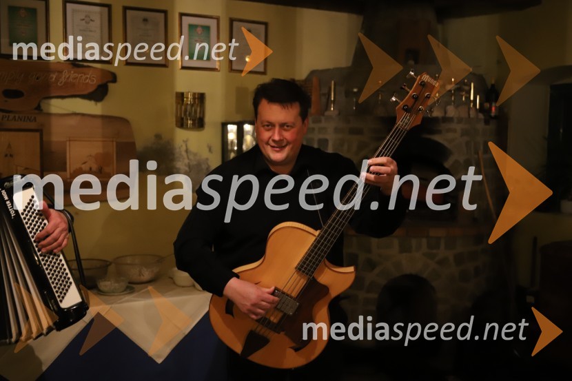  Branko Novak, Nobis pohištvo, d.o.o.Srečanje muzikantov na izletniški kmetiji Mikuž