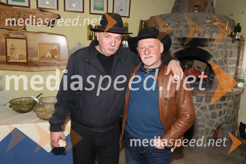  Jože Imperl, podjetnik;  Miro DeželakSrečanje muzikantov na izletniški kmetiji Mikuž