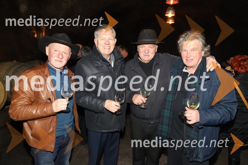  Miro Deželak;  Rudi Šantl, pevec;  Jože Imperl, podjetnik;  Ivo MojzerSrečanje muzikantov na izletniški kmetiji Mikuž