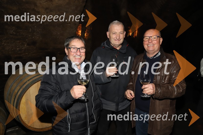  Drago Lesjak;  Marjan  Podhosnik , glasbenik;  Boris Rošker, glasbenikSrečanje muzikantov na izletniški kmetiji Mikuž