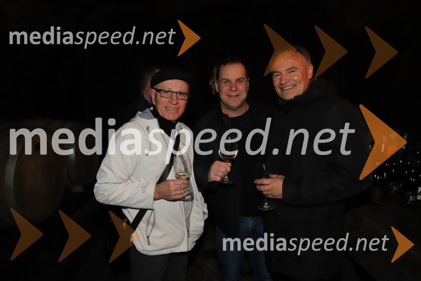  Jože Ekart;  Mike Orešar, Igor in Zlati zvoki;  Dušan Topolovec, operni pevecSrečanje muzikantov na izletniški kmetiji Mikuž