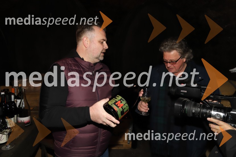  Gregor Mikuž, M-vina;  Jože Kobler, pevecSrečanje muzikantov na izletniški kmetiji Mikuž