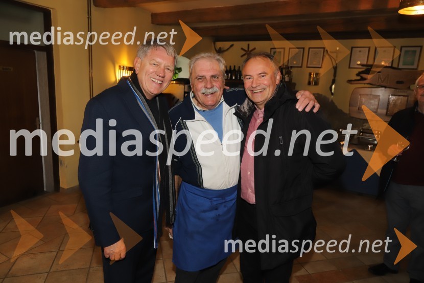  Rudi Šantl, pevec;  Danilo Mikuž;  Dušan Topolovec, operni pevecSrečanje muzikantov na izletniški kmetiji Mikuž