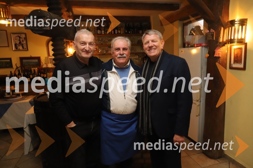  Marjan  Podhosnik , glasbenik;  Danilo Mikuž;  Rudi Šantl, pevecSrečanje muzikantov na izletniški kmetiji Mikuž