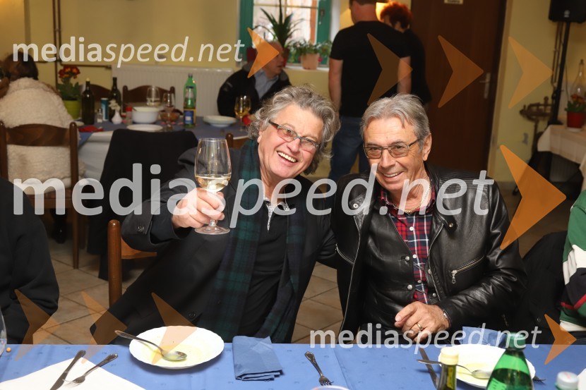  Ivo Mojzer;  Jože Kobler, pevecSrečanje muzikantov na izletniški kmetiji Mikuž