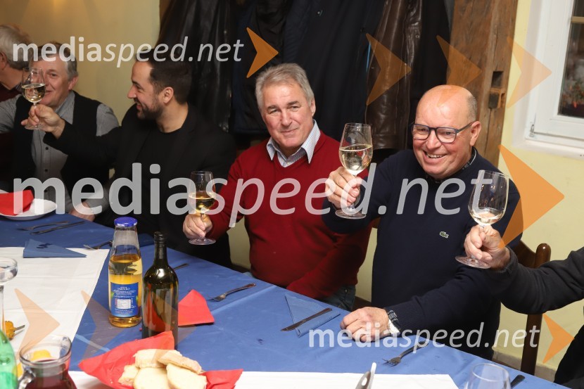  ... ;  ... ;  Janez Ribič, politik;  Boris Rošker, glasbenikSrečanje muzikantov na izletniški kmetiji Mikuž