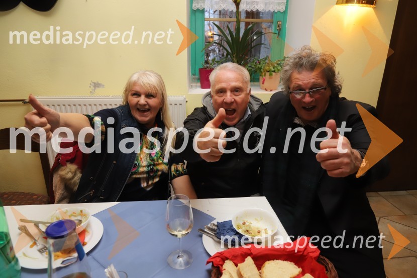  Irena Zajšek;  Oto Vrhovnik, glasbenik;  Ivo MojzerSrečanje muzikantov na izletniški kmetiji Mikuž