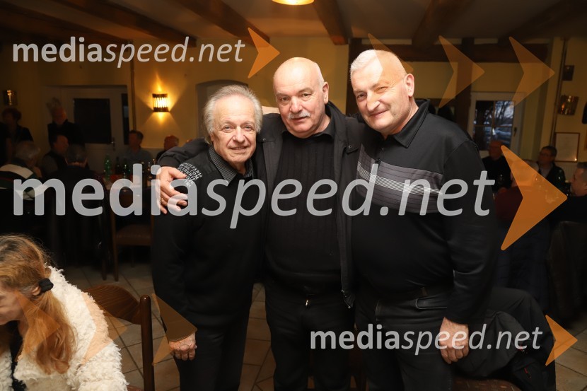  Alfi Nipič, pevec;  Jože Imperl, podjetnik;  Marjan  Podhosnik , glasbenikSrečanje muzikantov na izletniški kmetiji Mikuž