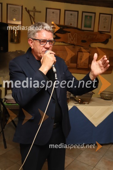  Rudi Šantl, pevecSrečanje muzikantov na izletniški kmetiji Mikuž