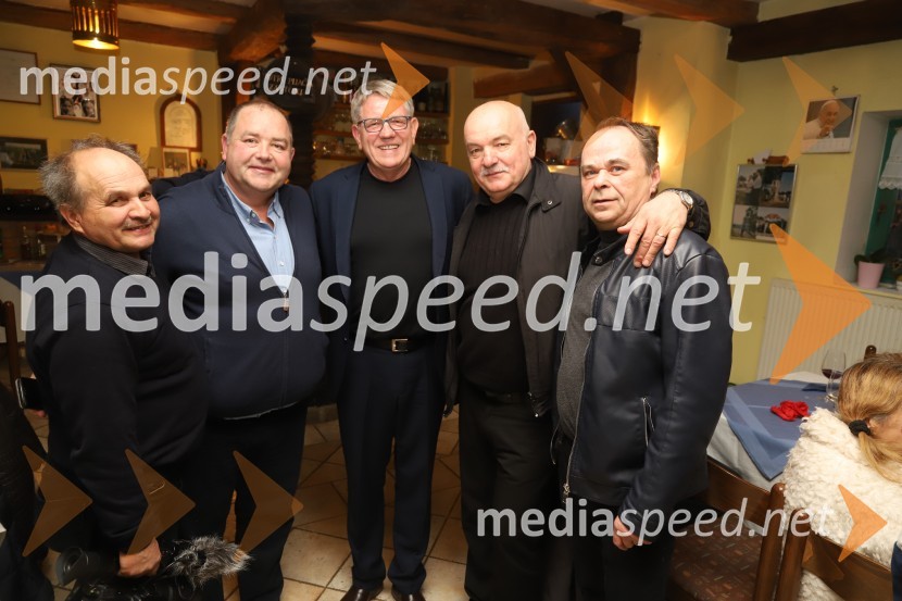  ... ;  ... ;  Rudi Šantl, pevec;  ... ;  ... Srečanje muzikantov na izletniški kmetiji Mikuž