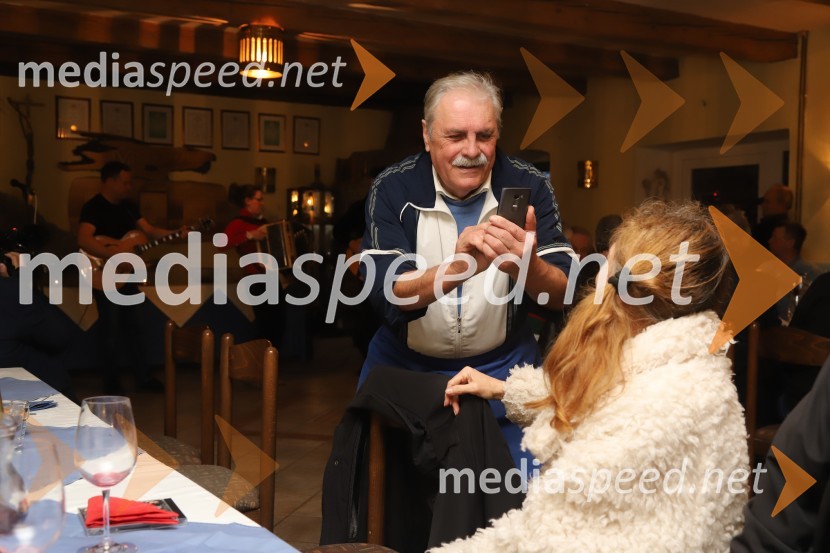  Danilo Mikuž;  Zorica  Fingušt Fatur, pevka in igralkaSrečanje muzikantov na izletniški kmetiji Mikuž