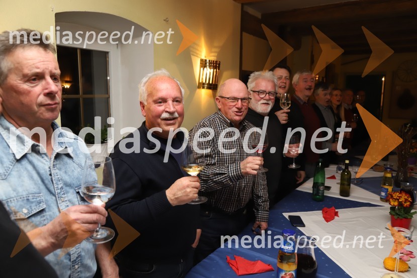  ... ;  ... ;  ... ;  Rudi Miložič, glasbenikSrečanje muzikantov na izletniški kmetiji Mikuž