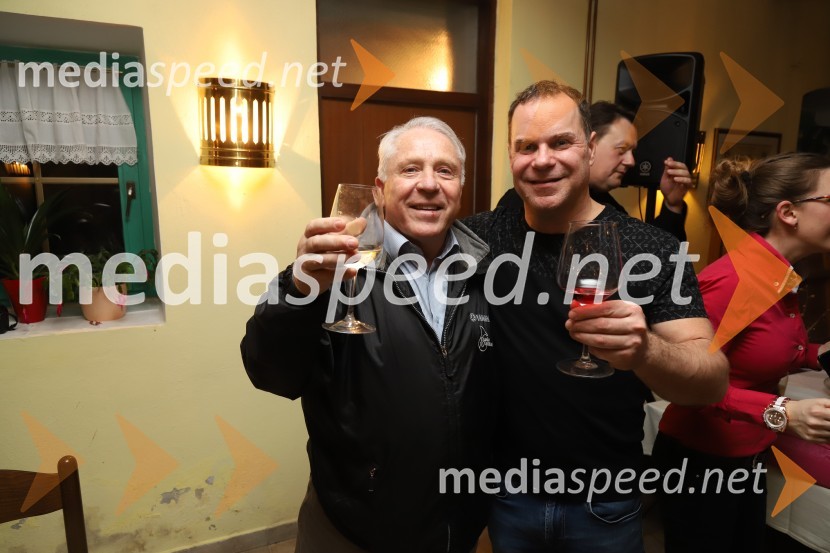  Oto Vrhovnik, glasbenik;  Mike Orešar, Igor in Zlati zvokiSrečanje muzikantov na izletniški kmetiji Mikuž