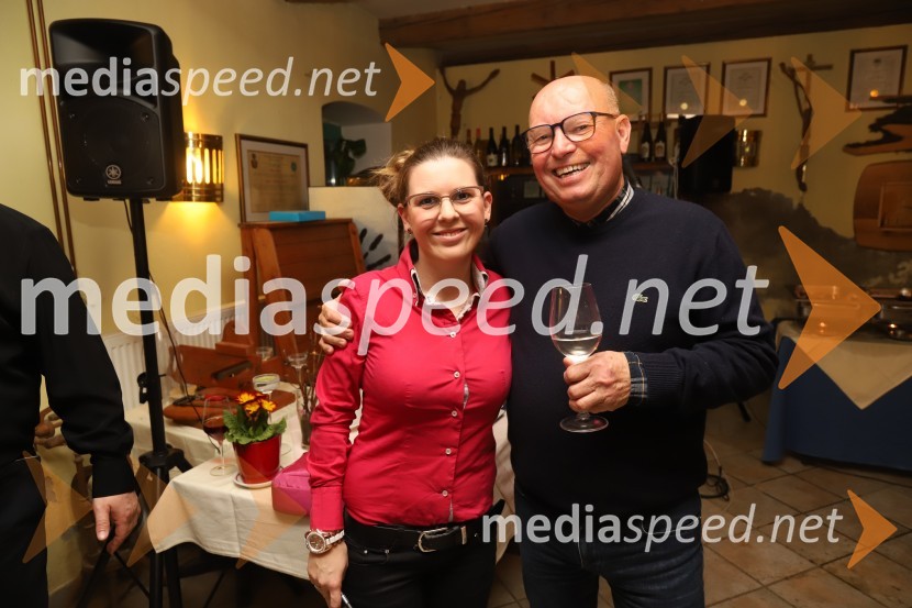  Tamara  Vandur , harmonika;  Boris Rošker, glasbenikSrečanje muzikantov na izletniški kmetiji Mikuž