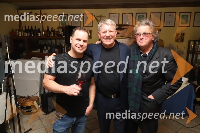  Mike Orešar, Igor in Zlati zvoki;  Rudi Šantl, pevec;  Ivo MojzerSrečanje muzikantov na izletniški kmetiji Mikuž