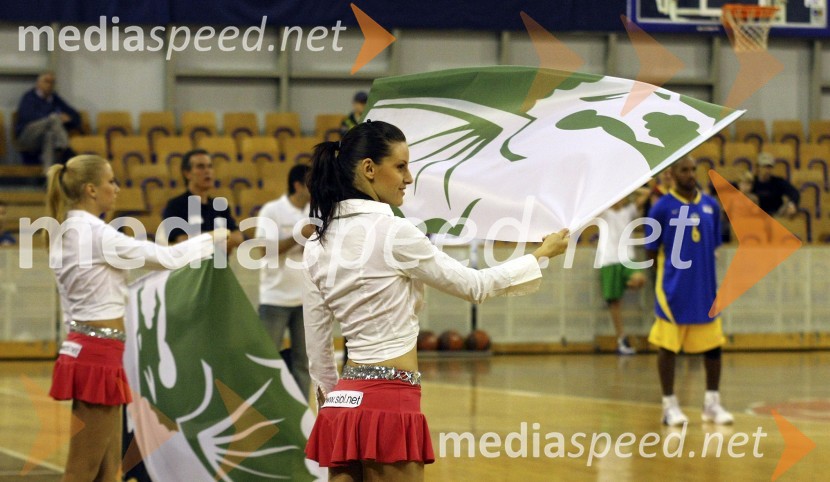 Navijaška skupina ZmajčiceKošarka: Olimpija - Maccabi Tel Aviv