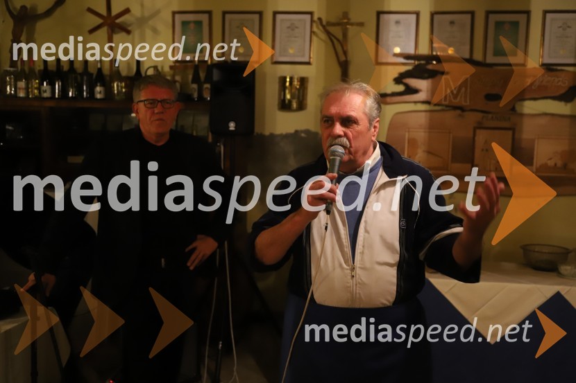  Rudi Šantl, pevec;  Danilo MikužSrečanje muzikantov na izletniški kmetiji Mikuž