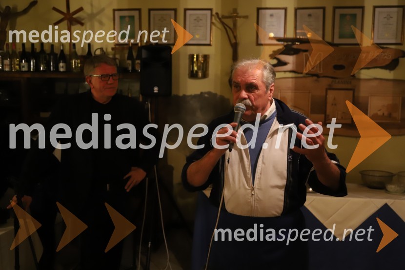  Rudi Šantl, pevec;  Danilo MikužSrečanje muzikantov na izletniški kmetiji Mikuž