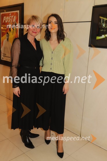  Anja  Žižek, marketing SNG Maribor;  Anja Jurše, marketing SNG MariborPošta, premiera absurdno tragične komedije v SNG Maribor