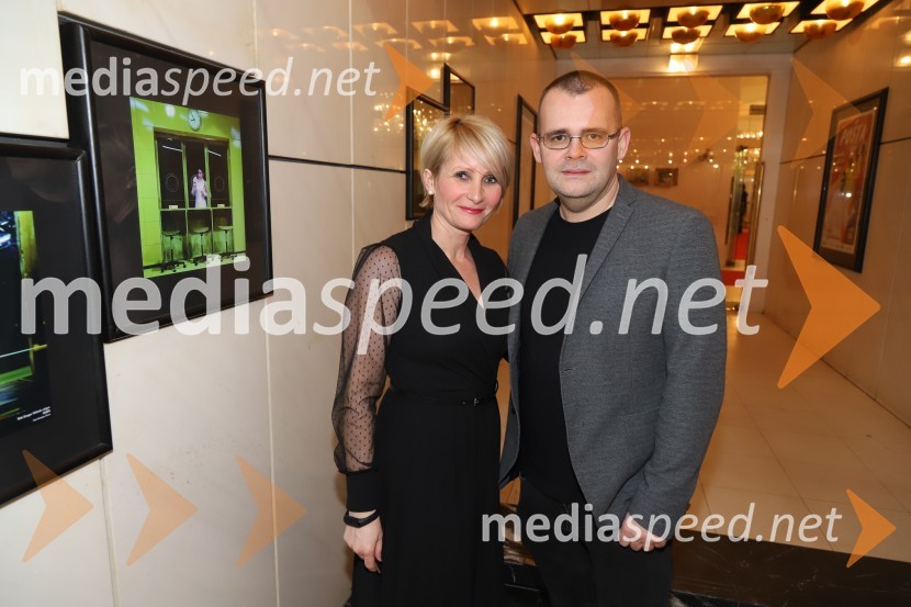  Anja  Žižek, marketing SNG Maribor;  Alan Kavčič, predstavnik za odnose z javnostmi SNG MariborPošta, premiera absurdno tragične komedije v SNG Maribor