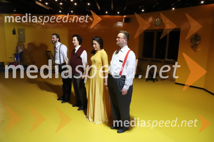  Blaž Dolenc, igralec;  Žan Koprivnik, igralec;  Minca Lorenci, igralka;  Gregor Podričnik, igralecPošta, premiera absurdno tragične komedije v SNG Maribor