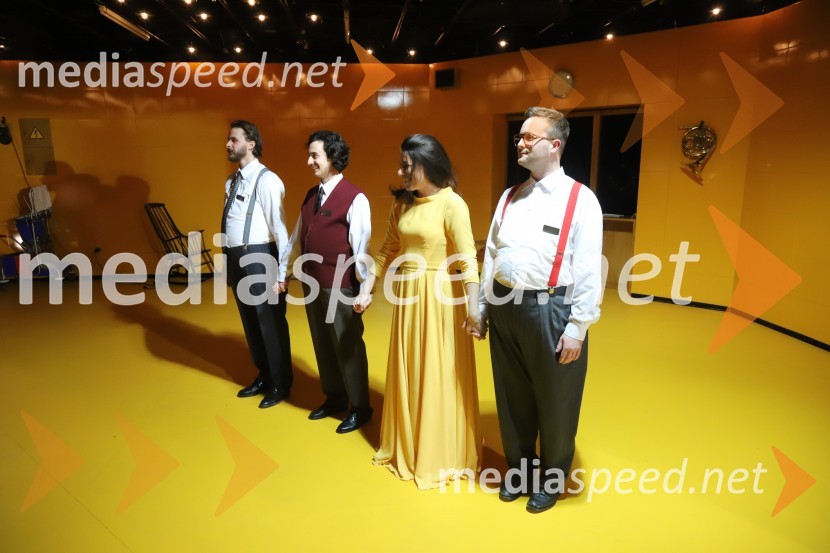  Blaž Dolenc, igralec;  Žan Koprivnik, igralec;  Minca Lorenci, igralka;  Gregor Podričnik, igralecPošta, premiera absurdno tragične komedije v SNG Maribor