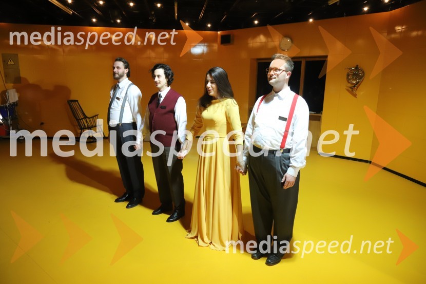  Blaž Dolenc, igralec;  Žan Koprivnik, igralec;  Minca Lorenci, igralka;  Gregor Podričnik, igralecPošta, premiera absurdno tragične komedije v SNG Maribor