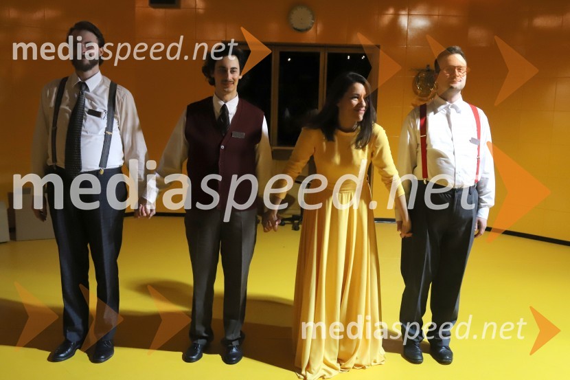  Blaž Dolenc, igralec;  Žan Koprivnik, igralec;  Minca Lorenci, igralka;  Gregor Podričnik, igralecPošta, premiera absurdno tragične komedije v SNG Maribor